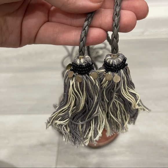 Sam Edelman Gretchen Gladiator Sandal Boho Tassels Embellished Wrap Around Ankle - Picture 8 of 11